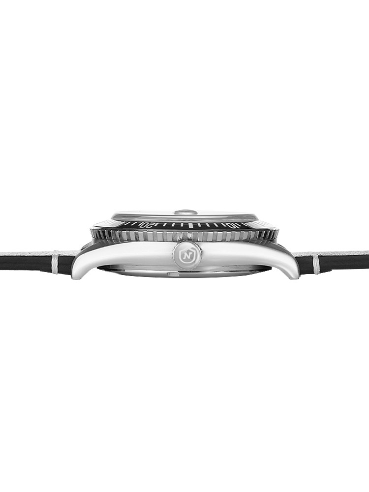 Nivada Grenchen Antarctic Diver Date - View 3