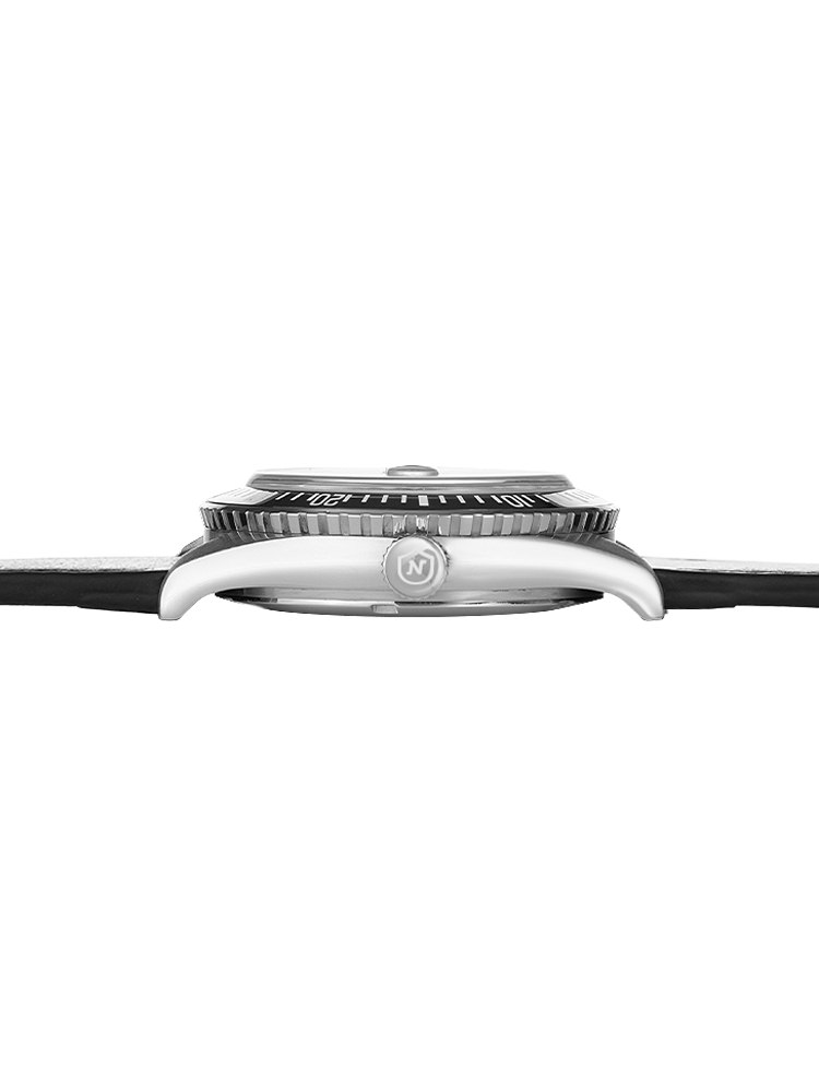 Nivada Grenchen Antarctic Diver Date - View 3
