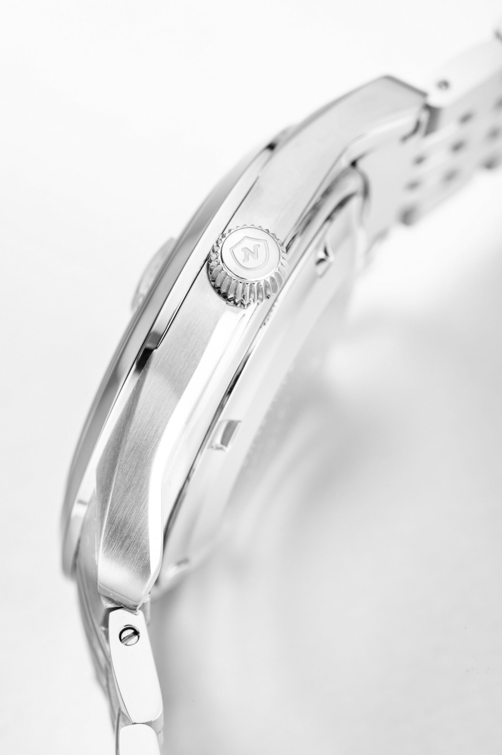 Nivada Grenchen Antarctic Spider Salmon Date - View 2