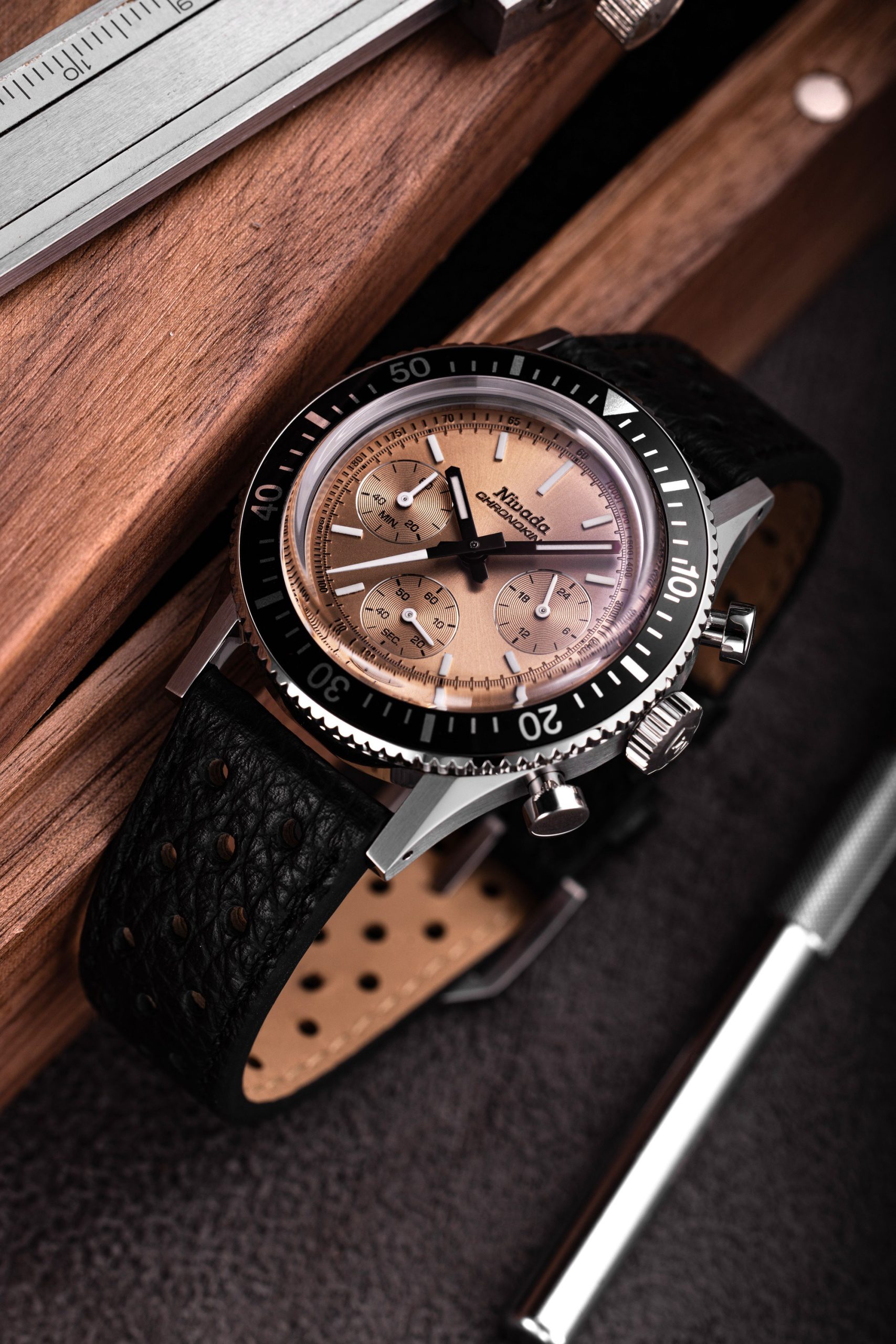 Nivada Grenchen Chronoking Mecaquartz Salmon - View 3