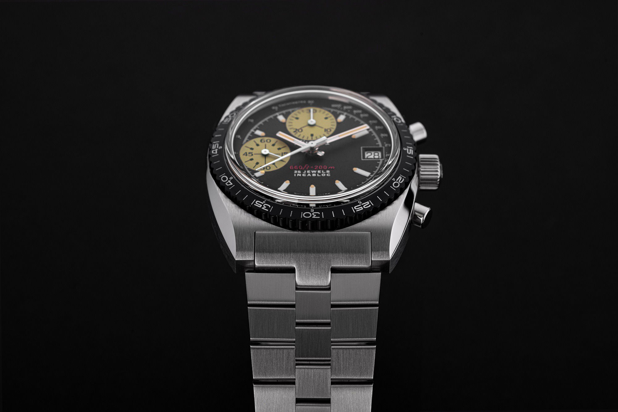 Nivada Grenchen Chronosport Yellow - View 3