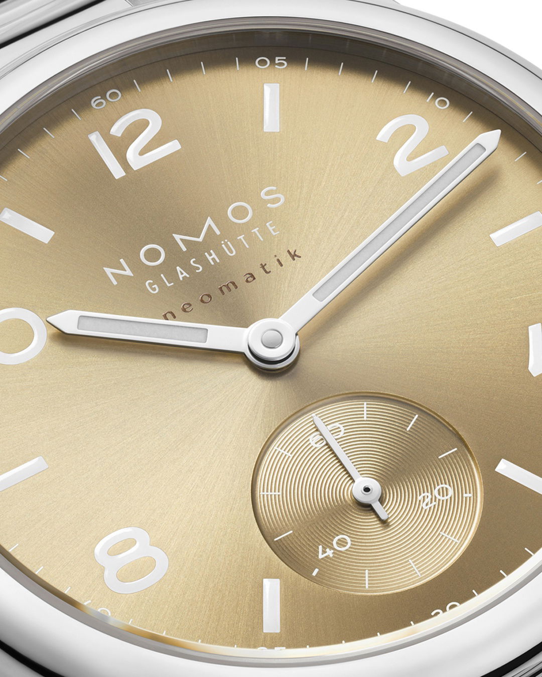 Nomos Glashütte Club Sport neomatik 34 gold - View 3