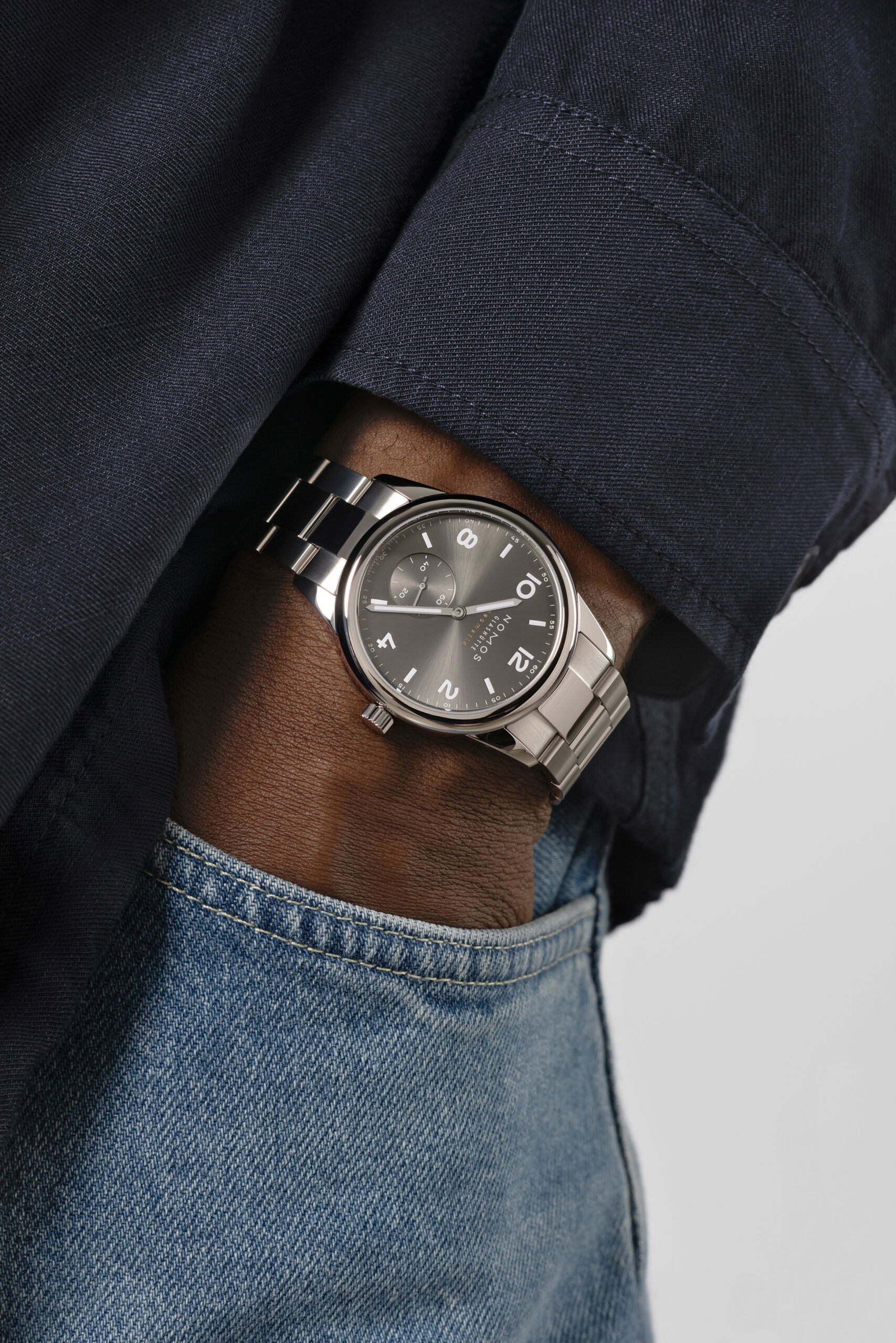 Nomos Glashütte Club Sport neomatik 39 smoke - View 2
