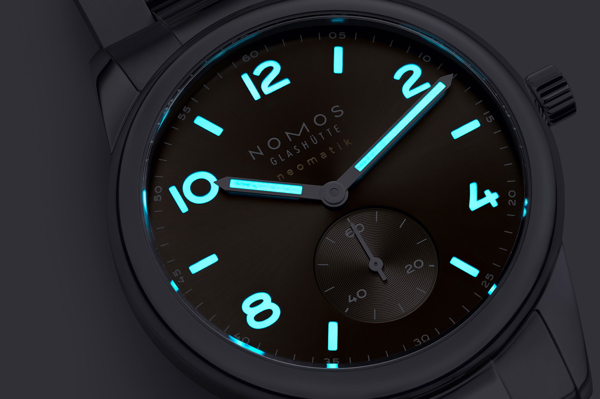 Nomos Glashütte Club Sport neomatik 39 tobacco - View 3