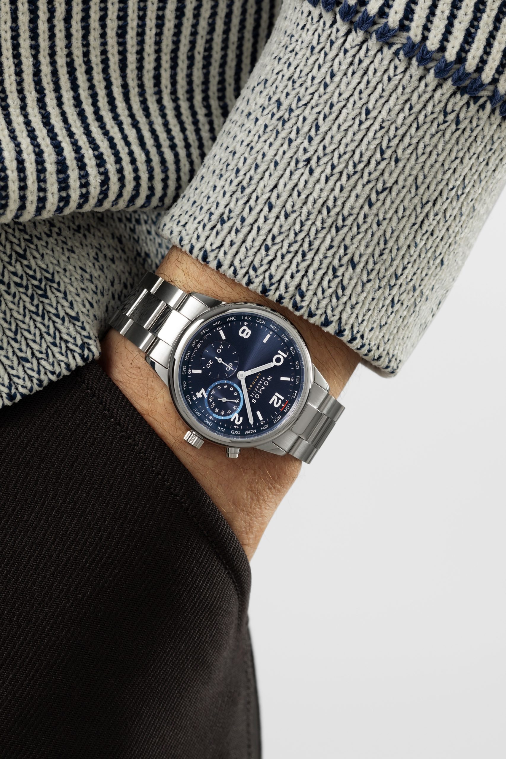 Nomos Glashütte Club Sport neomatik Worldtimer blue - View 2