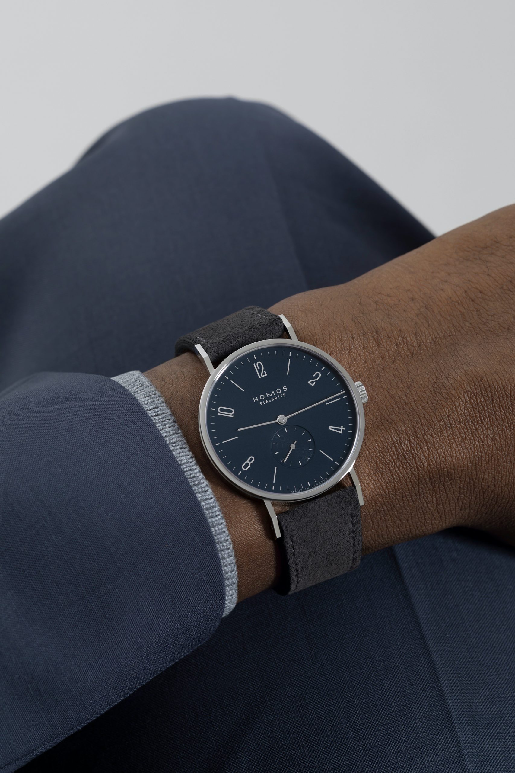 Nomos Glashütte Tangente 38 midnight blue - View 2
