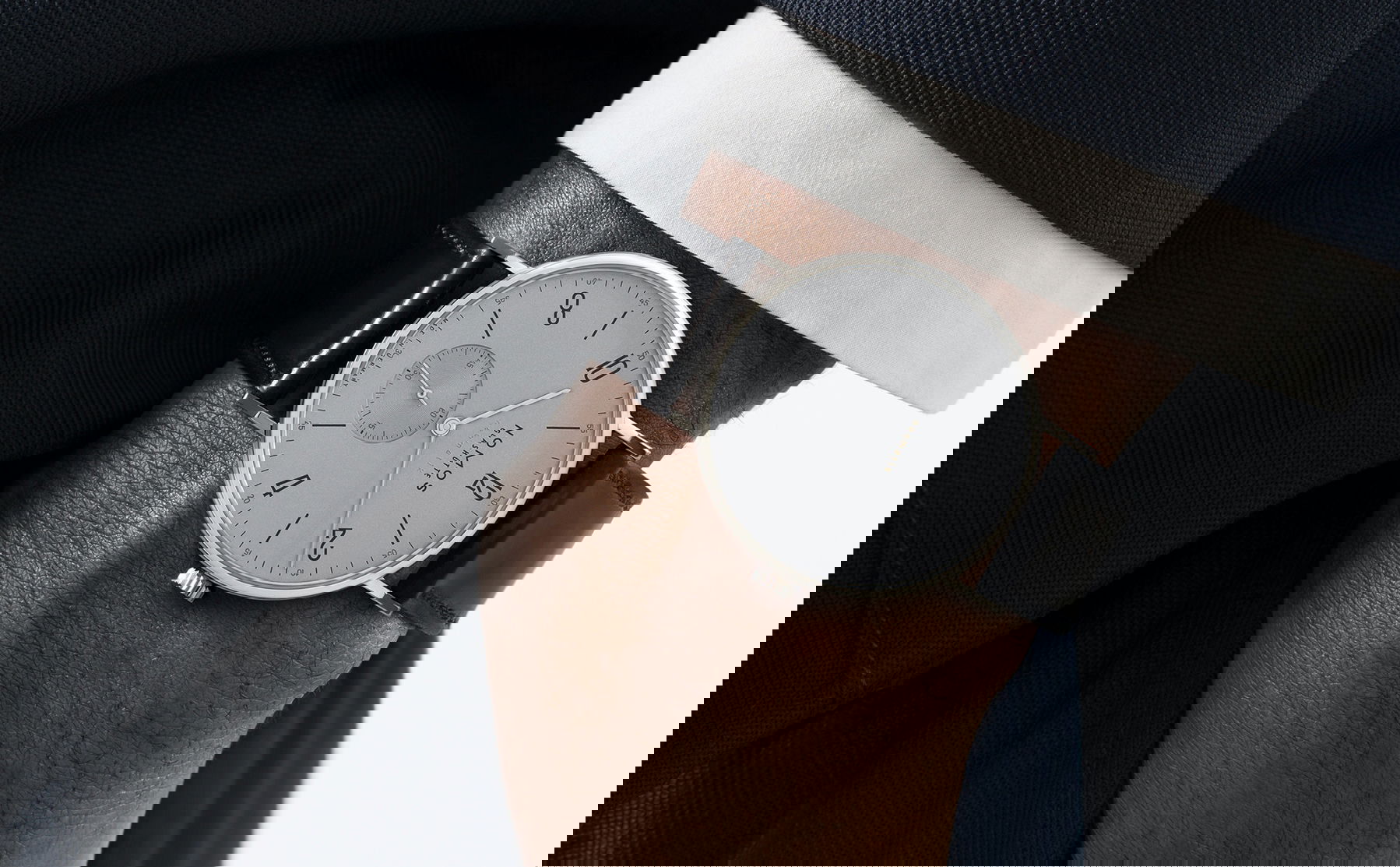 Nomos Glashütte Tangente neomatik 39 platinum gray - View 3