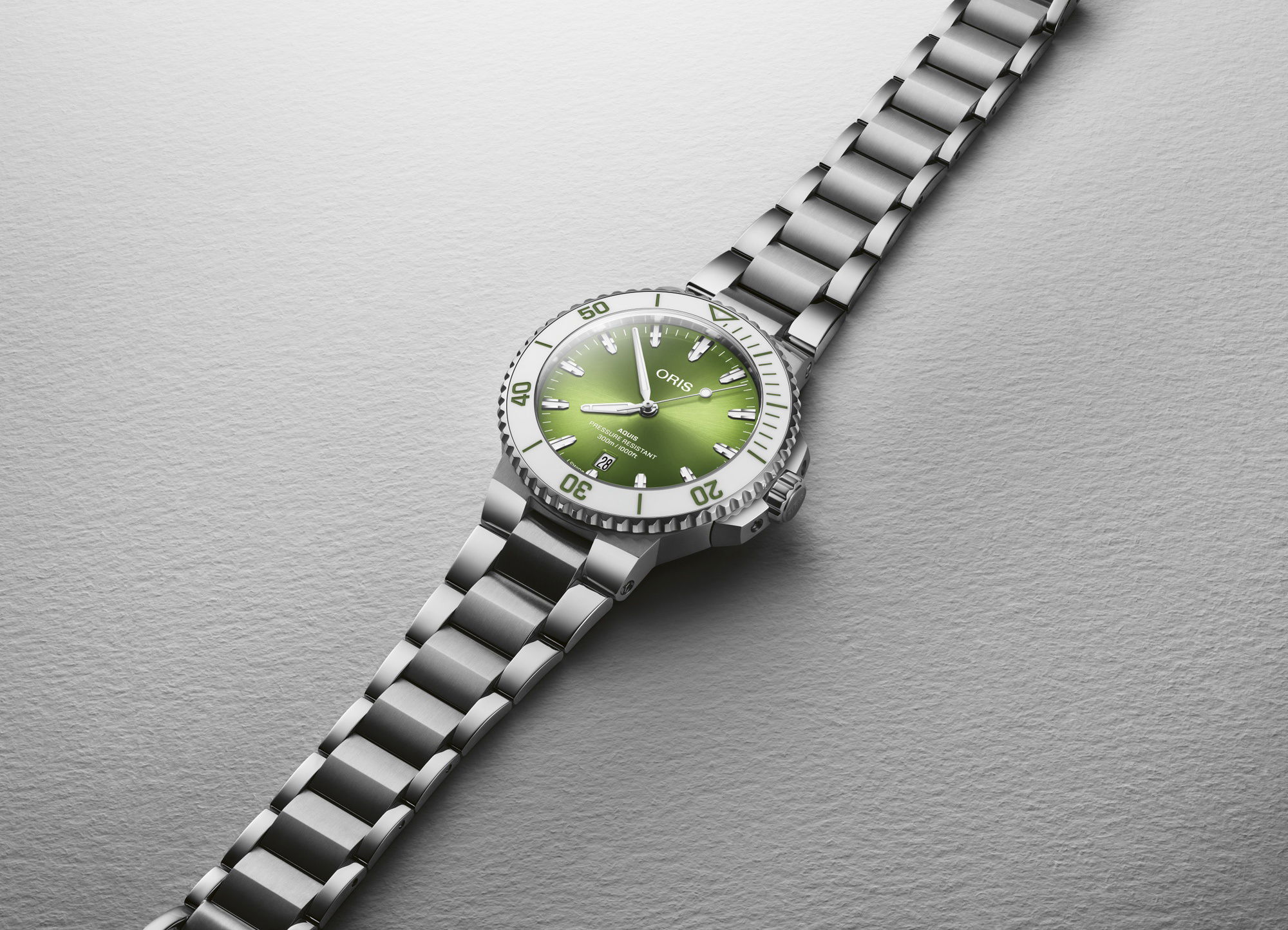 Oris Aquis Date Taste of Summer - View 2