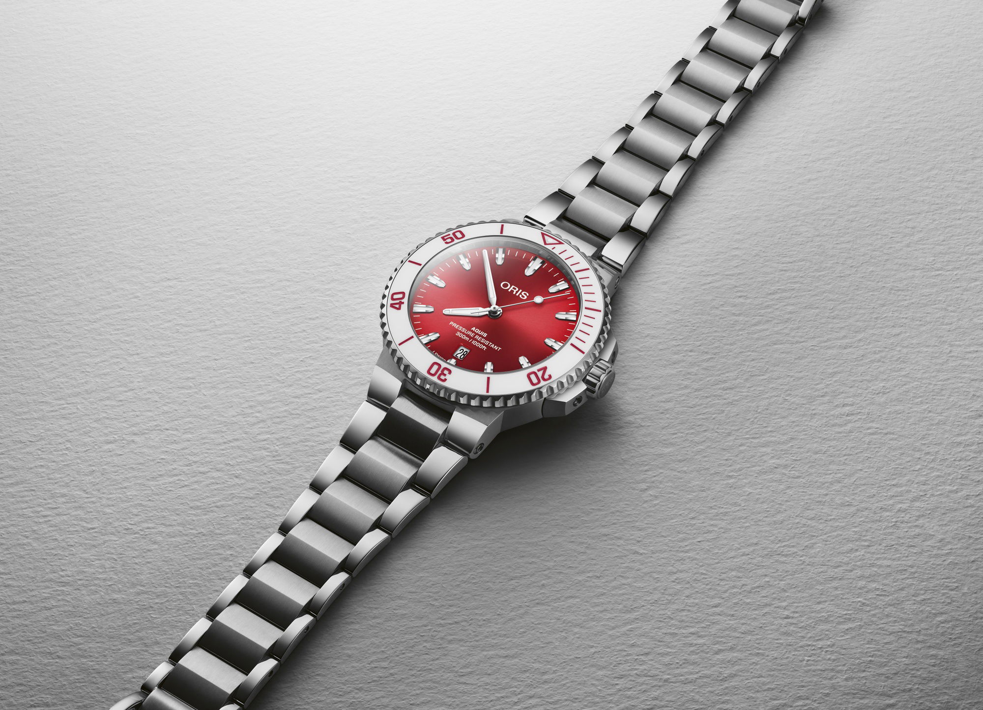 Oris Aquis Date Taste of Summer - View 2