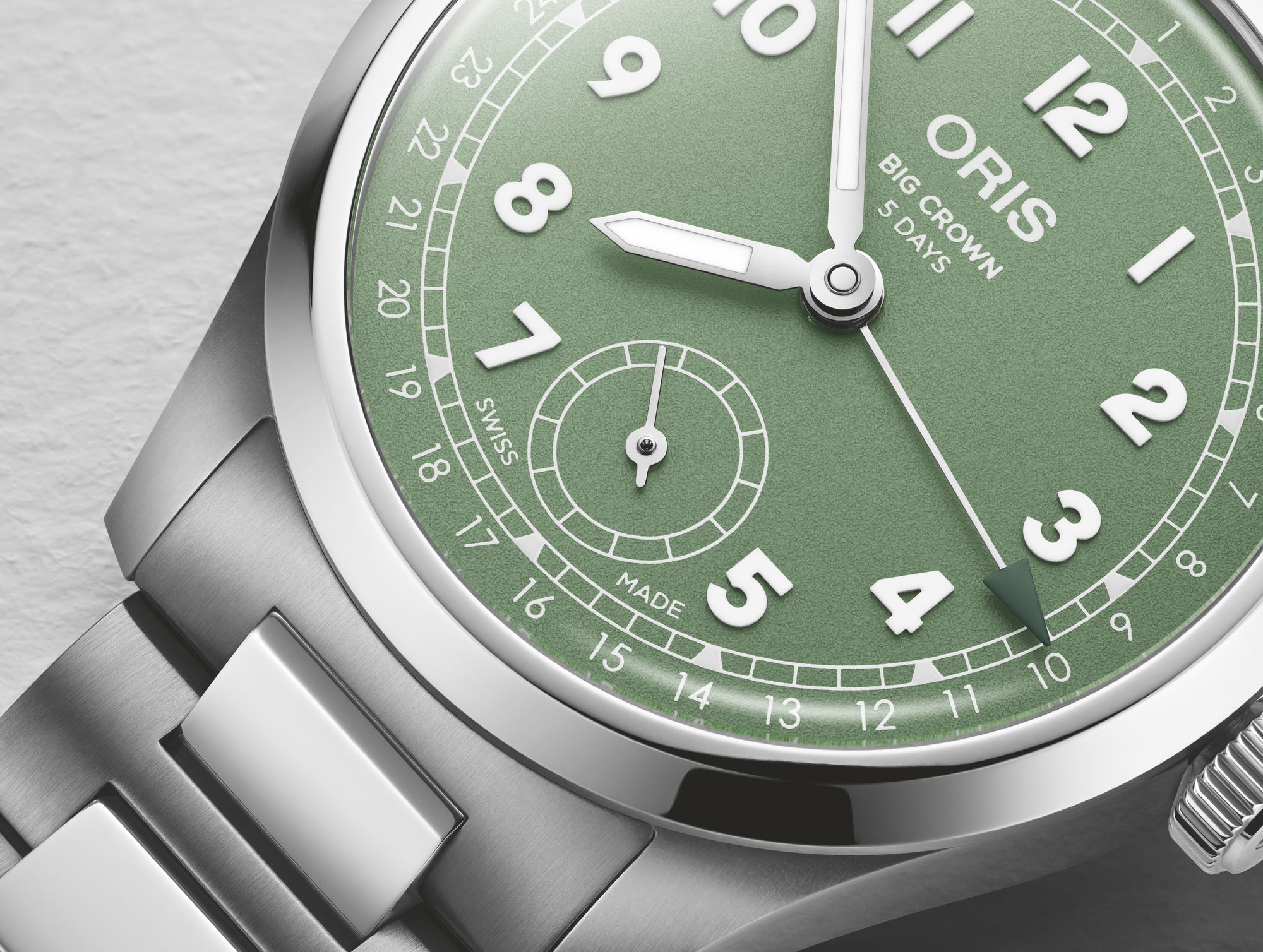 Oris Big Crown Pointer Date Calibre 403 - View 3