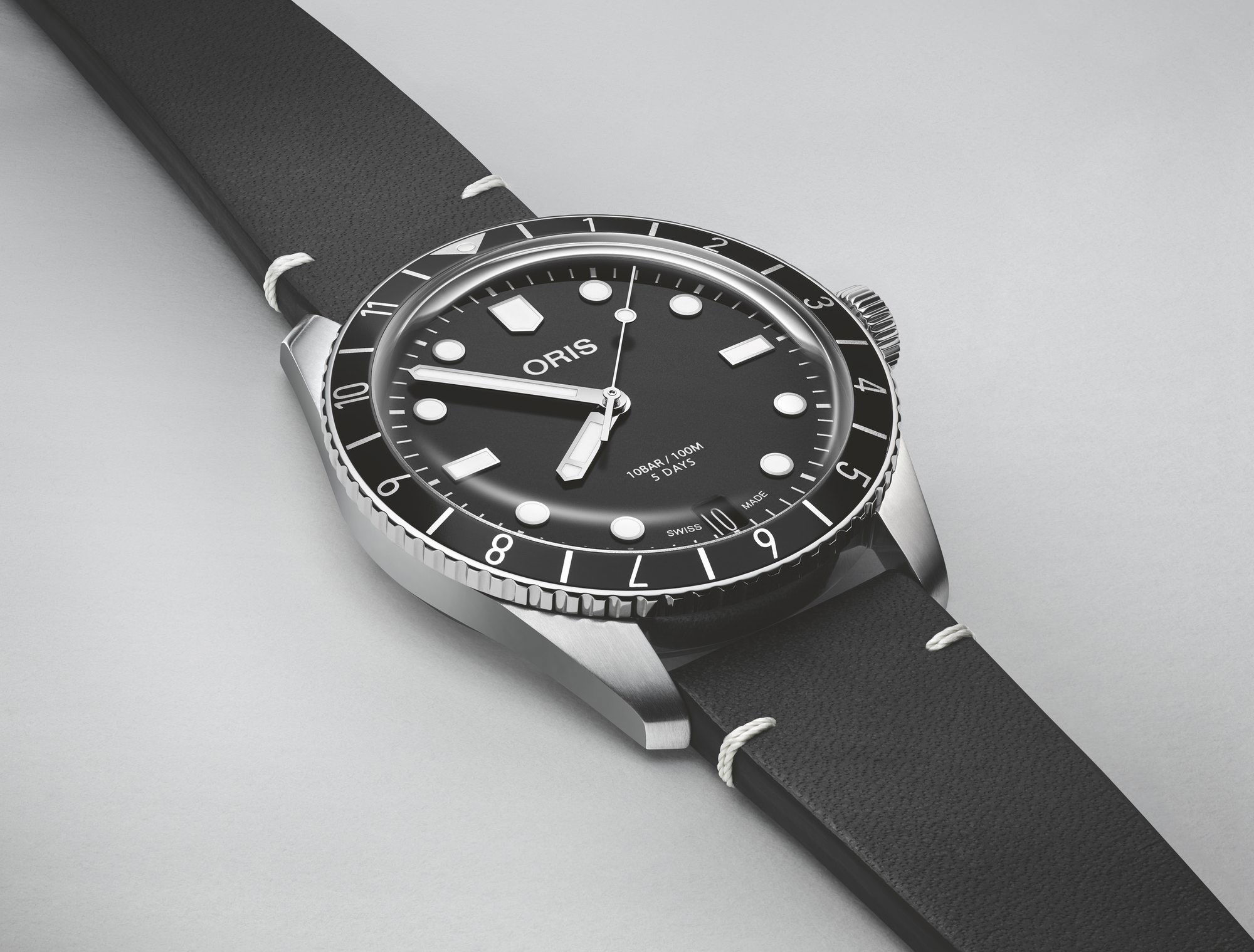 Oris Divers Sixty-Five 12H Calibre 400 - View 2