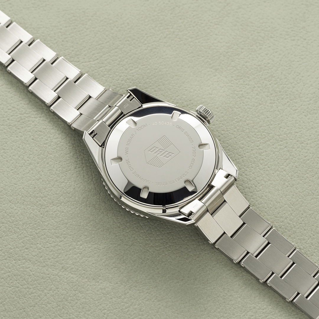 Oris Divers Sixty-Five Date - View 2
