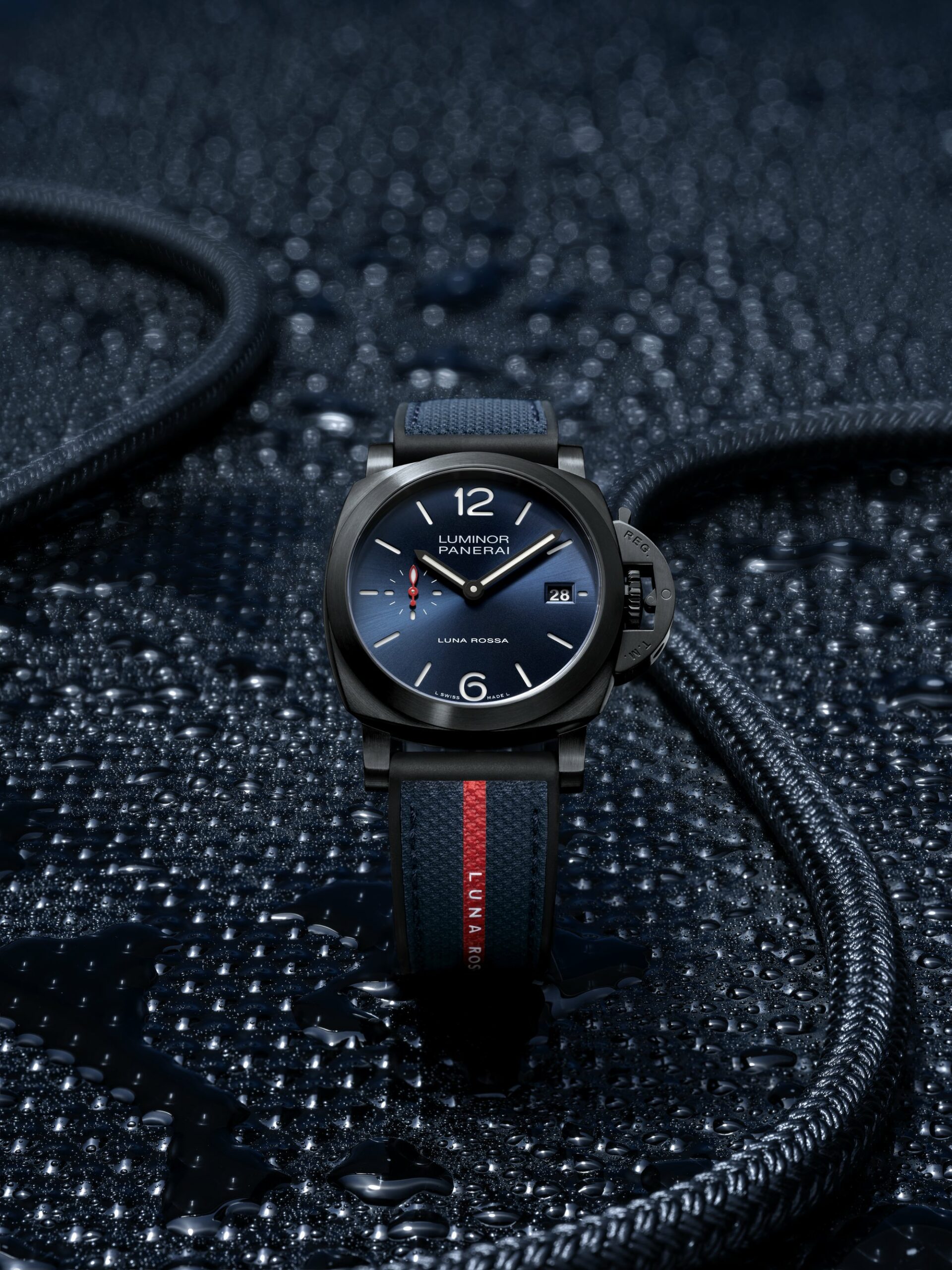 Panerai Luminor Quaranta Steel DLC Luna Rossa - View 3