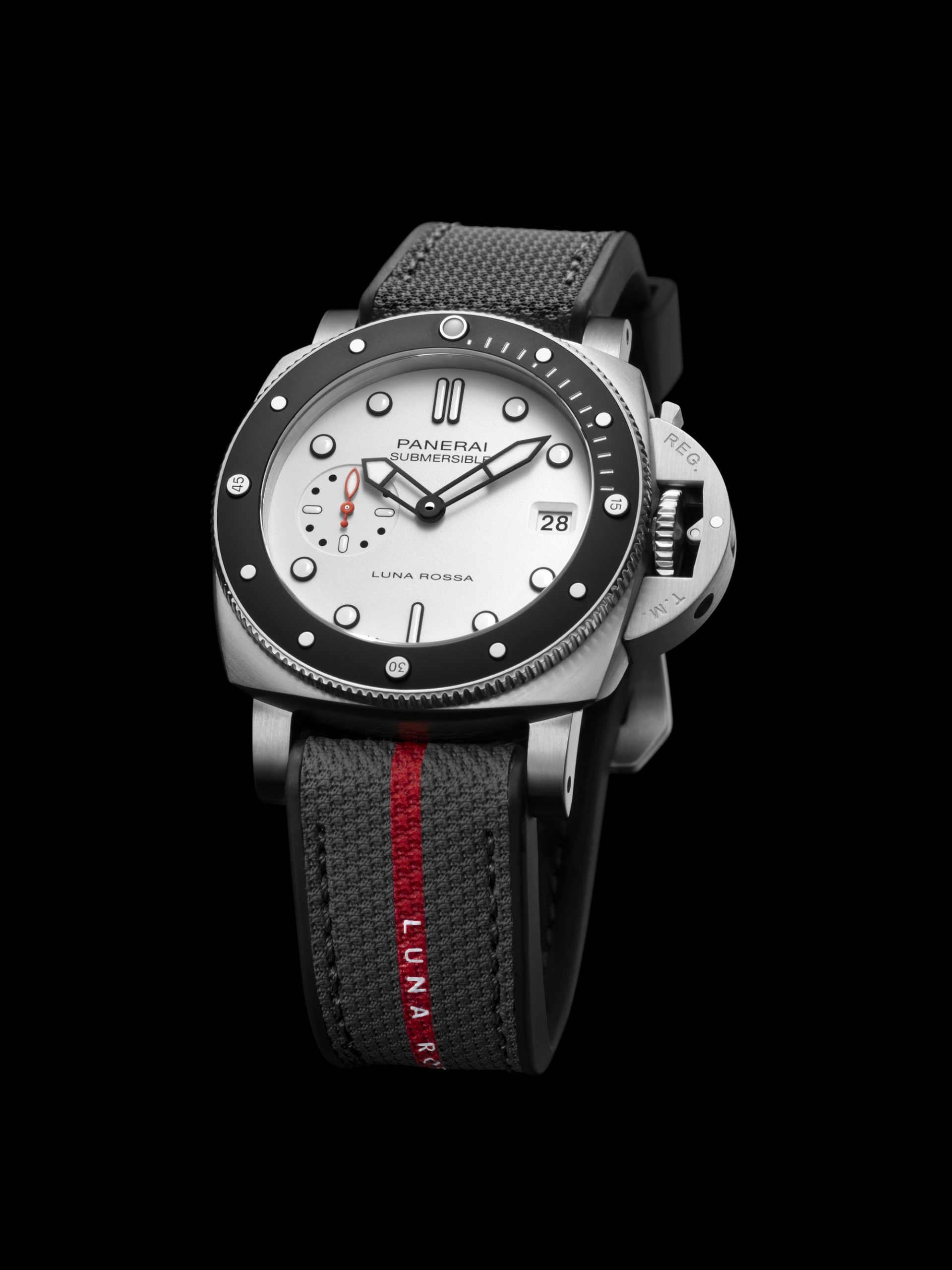 Panerai Submersible Luna Rossa - View 3