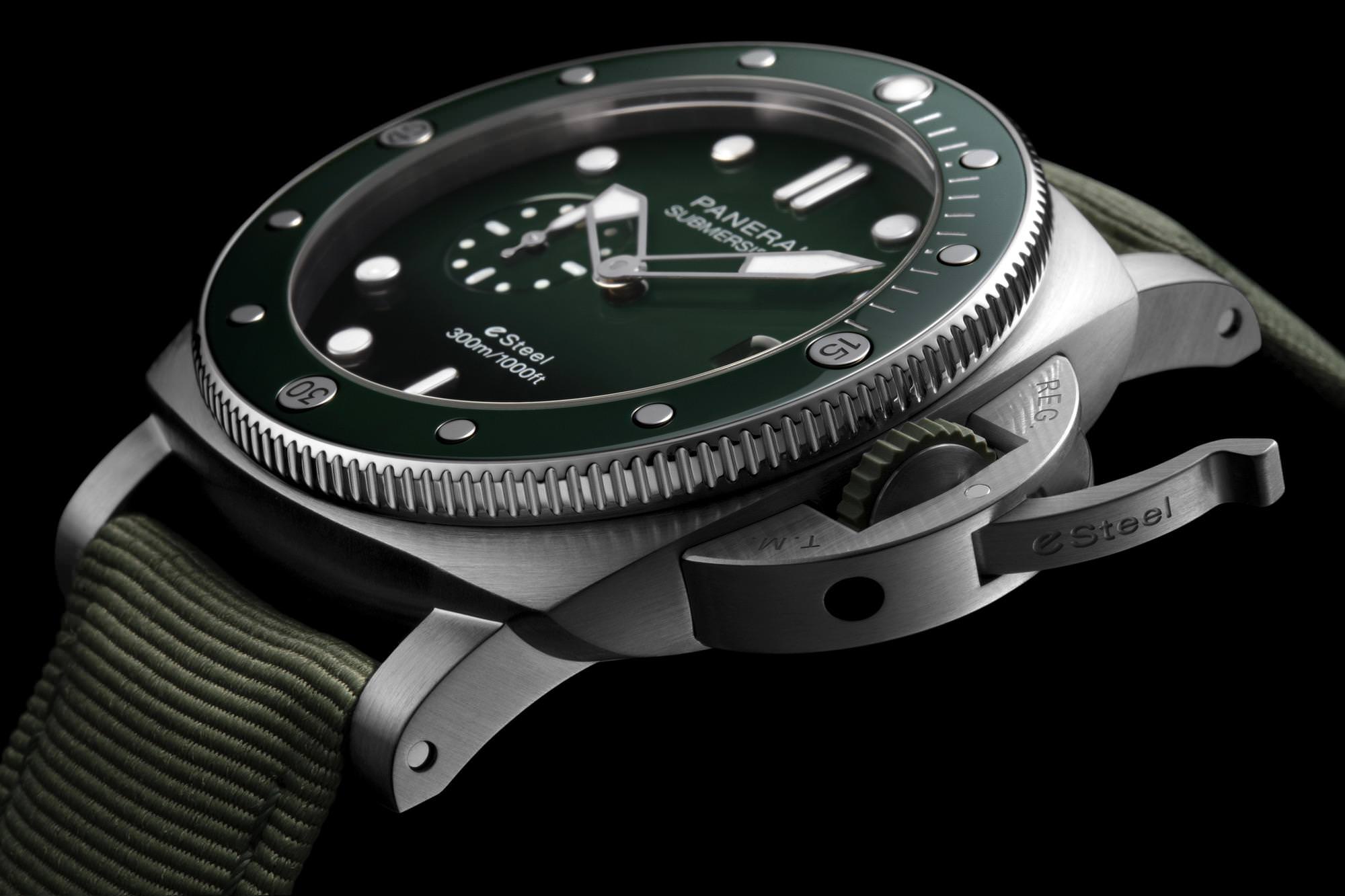 Panerai Submersible QuarantaQuattro eSteel Verde Smeraldo - View 2