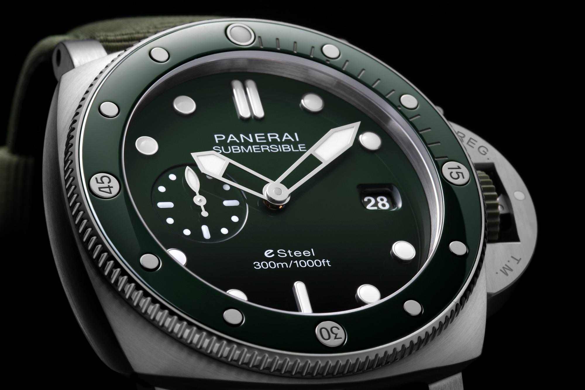 Panerai Submersible QuarantaQuattro eSteel Verde Smeraldo - View 3
