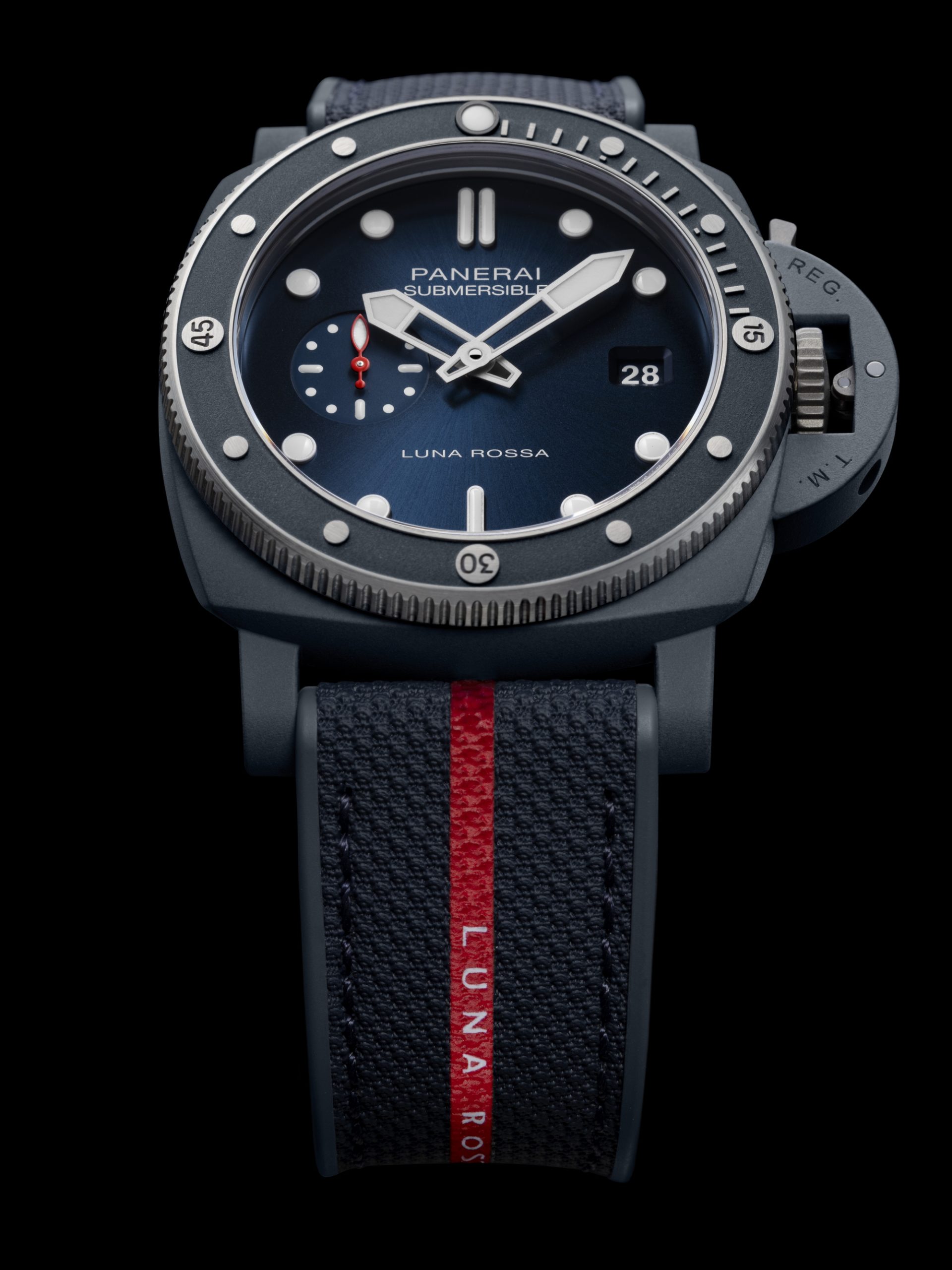 Panerai Submersible QuarantaQuattro Luna Rossa Ti-Ceramitech - View 3