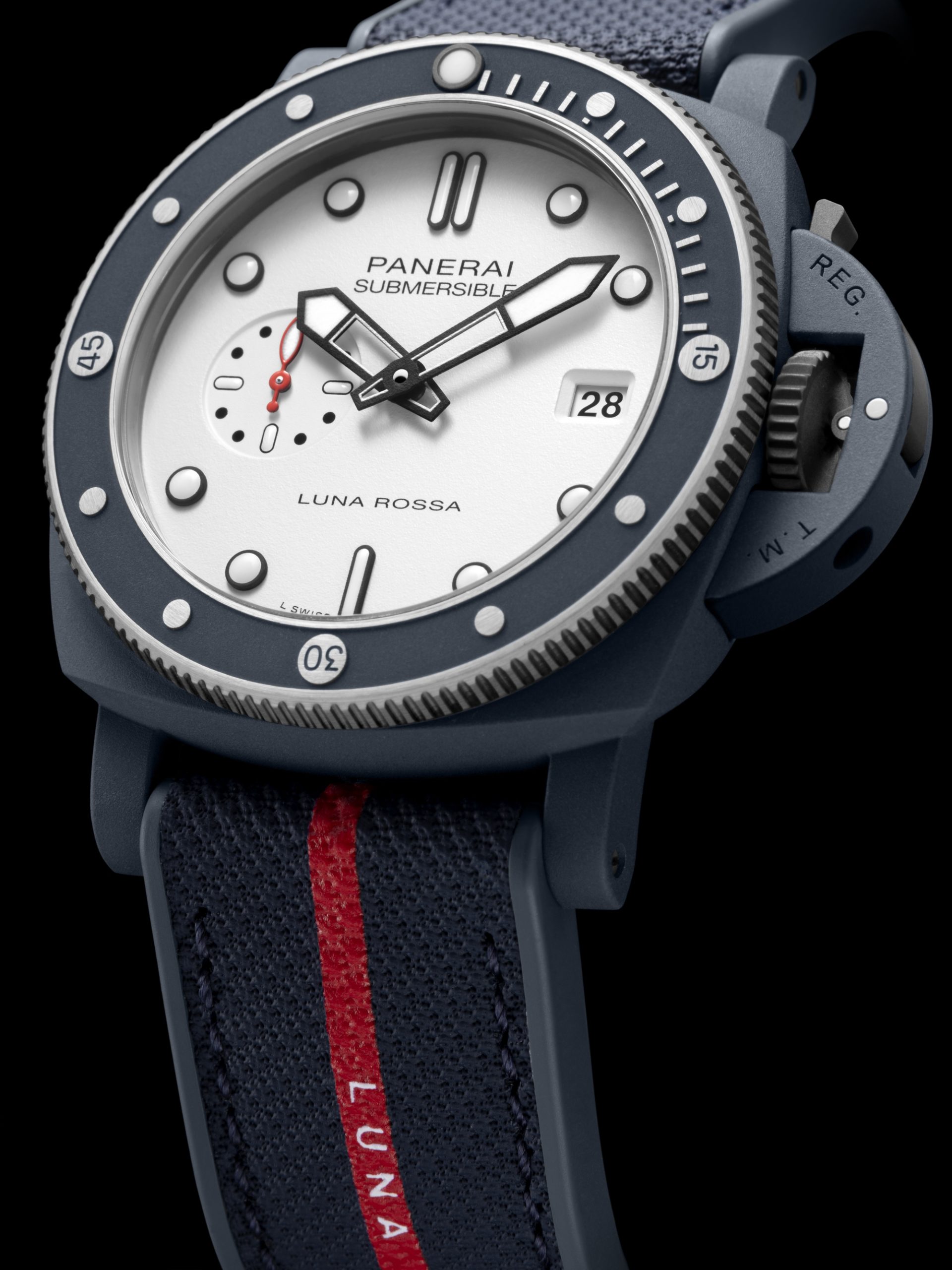 Panerai Submersible QuarantaQuattro Luna Rossa Ti-Ceramitech - View 2