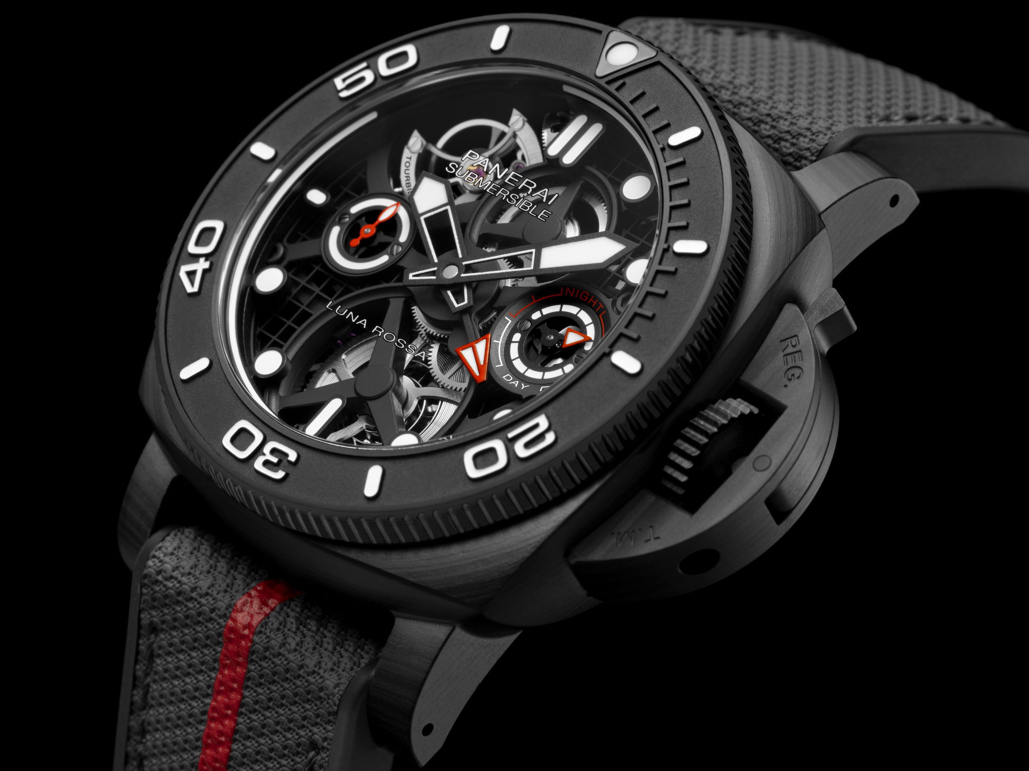 Panerai Submersible Tourbillon GMT Luna Rossa Experience Edition - View 3