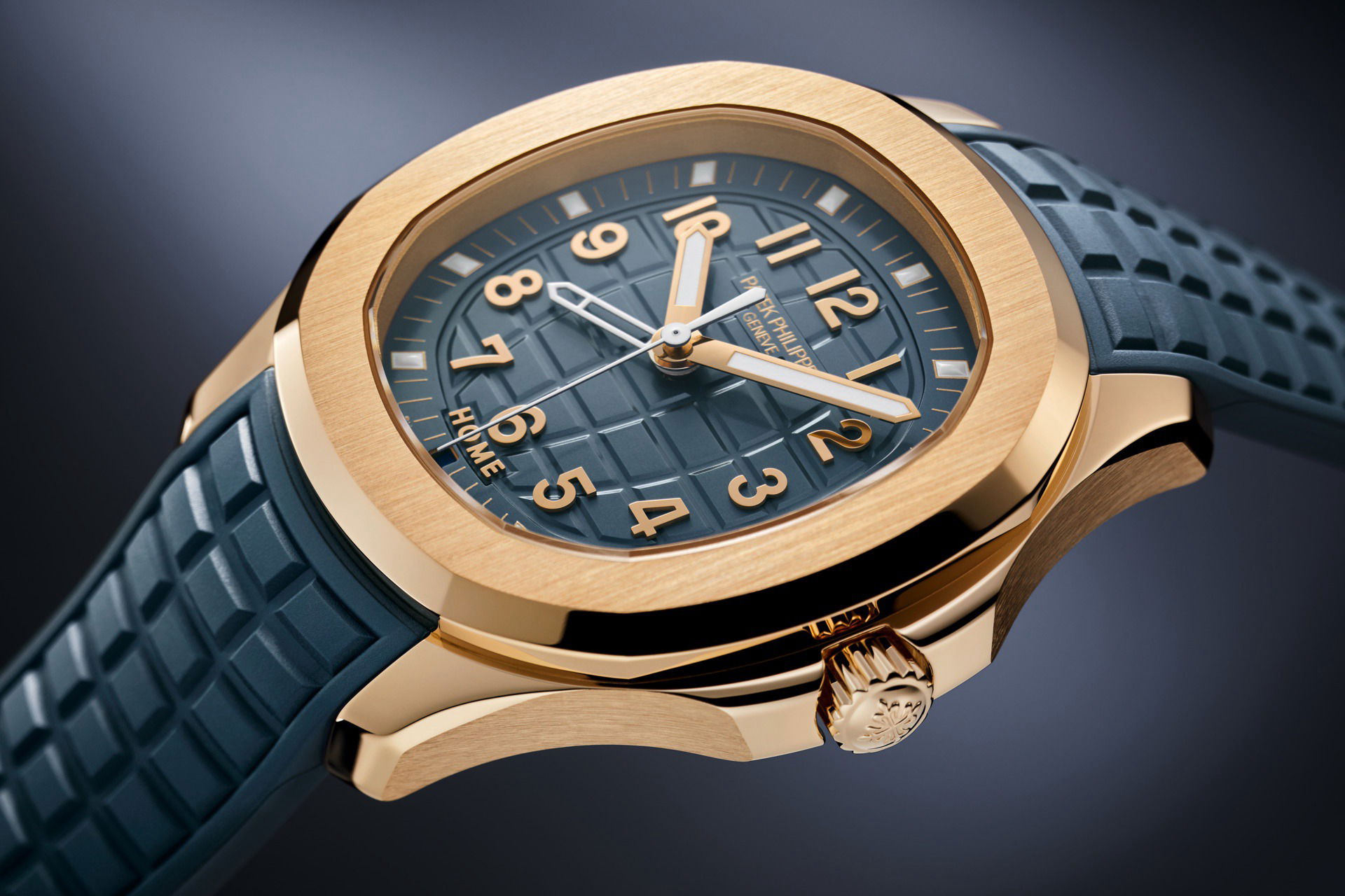 Patek Philippe Aquanaut Travel Time - View 3