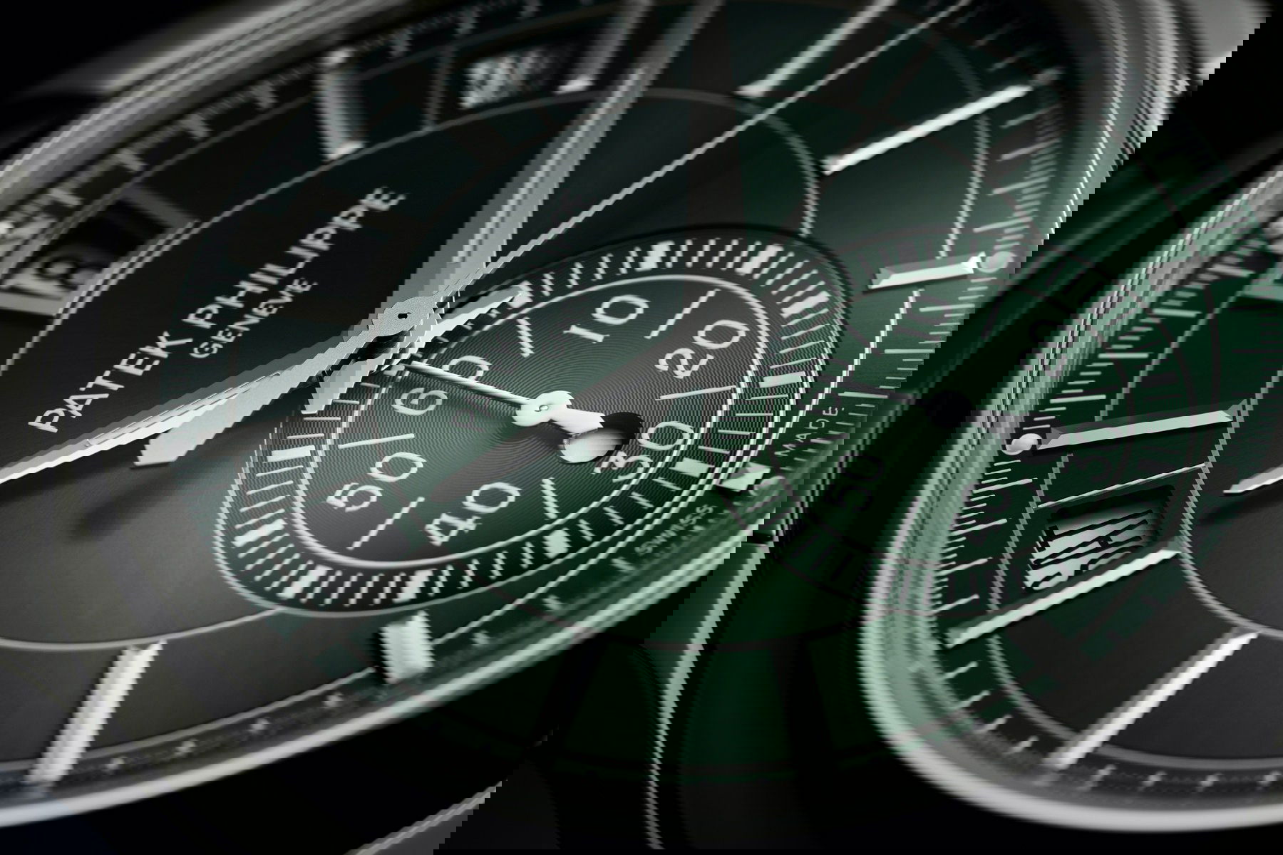 Patek Philippe Complications Flyback Chronograph, Annual Calendar - View 3