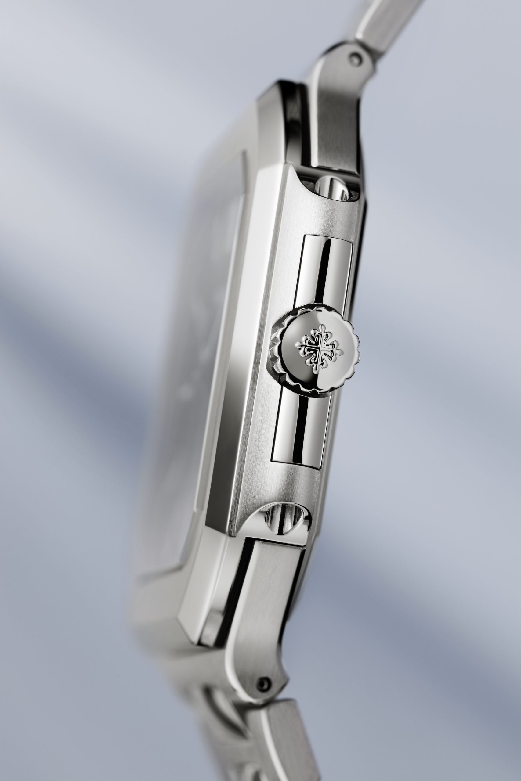 Patek Philippe Cubitus Date Sweep Seconds - View 3