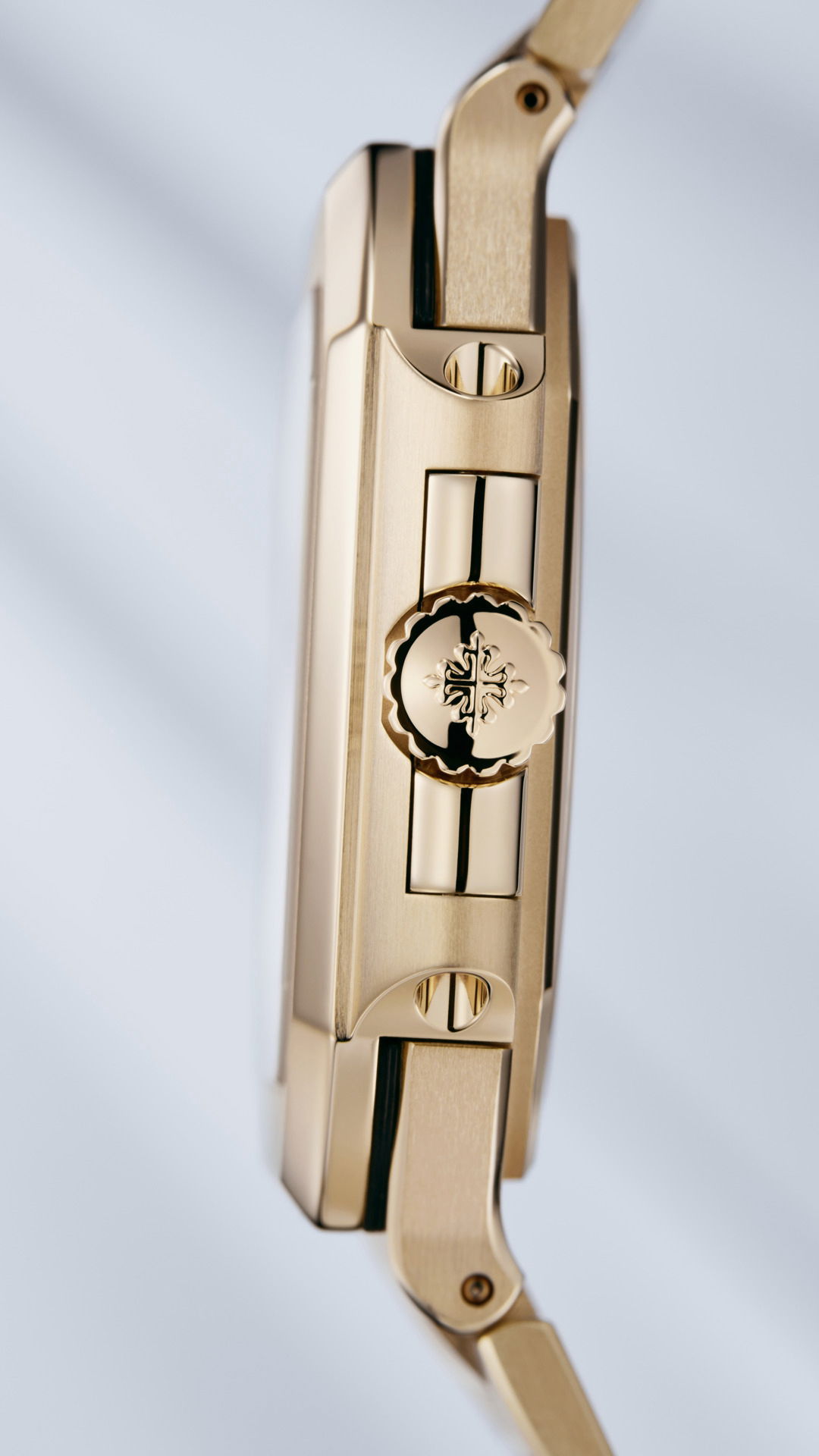 Patek Philippe Cubitus Rose Gold - View 3