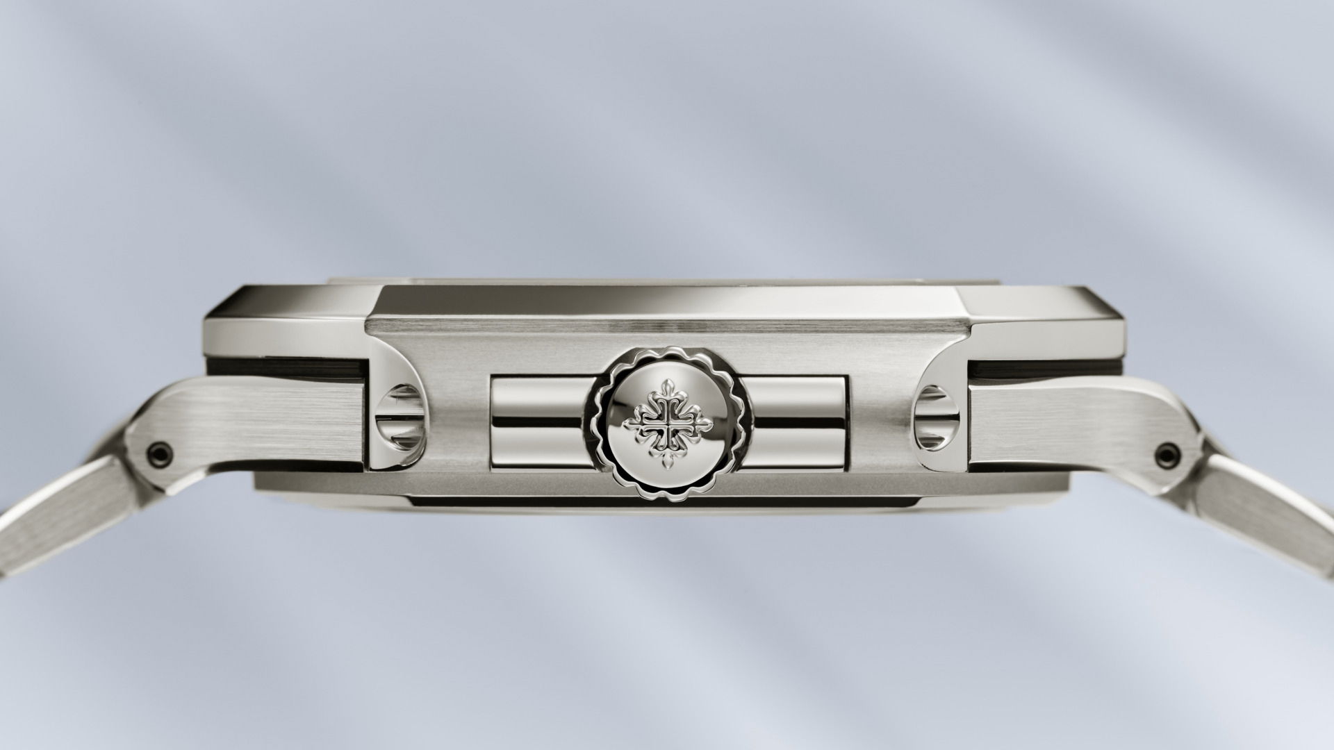 Patek Philippe Cubitus White Gold - View 3