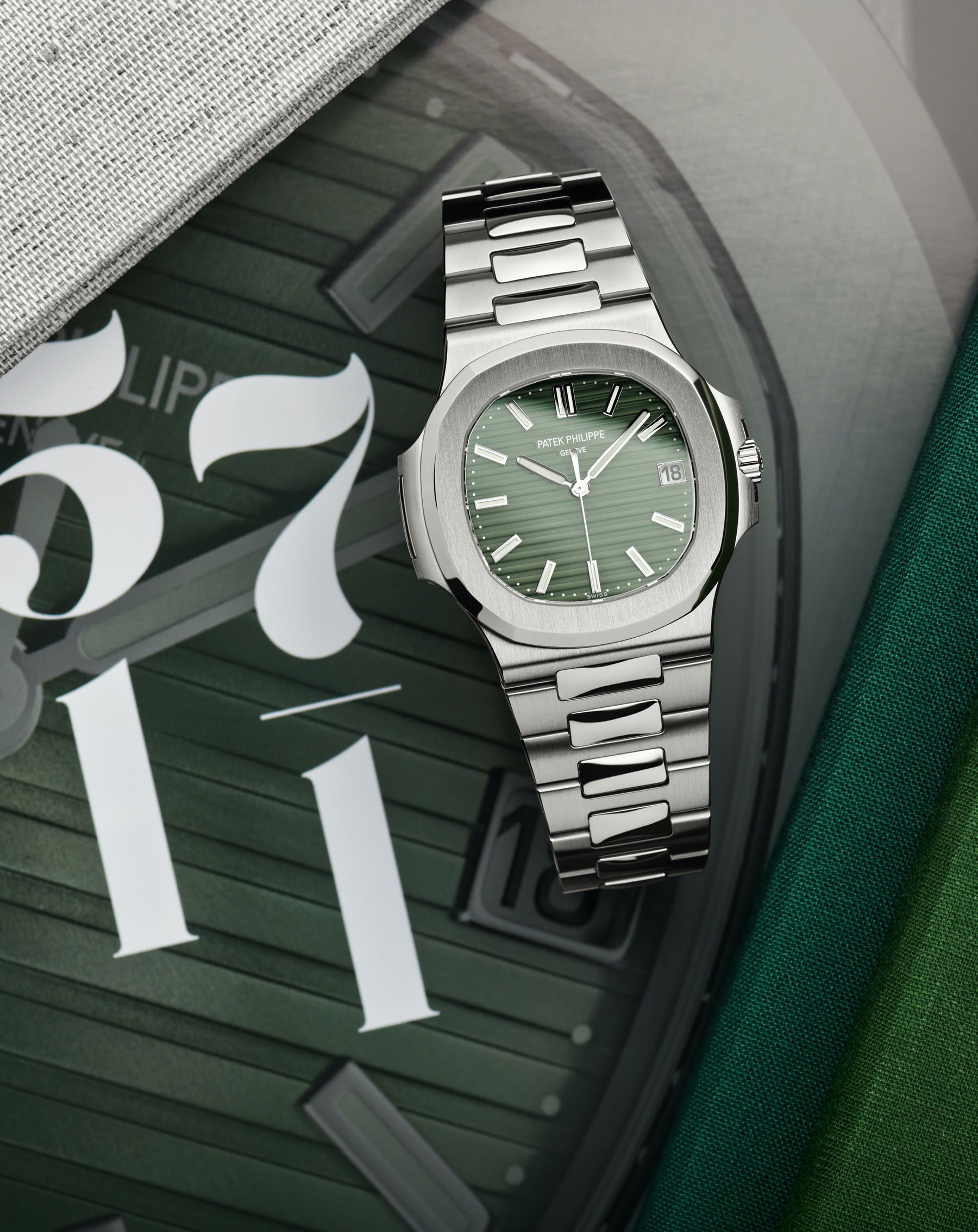 Patek Philippe Nautilus - View 3