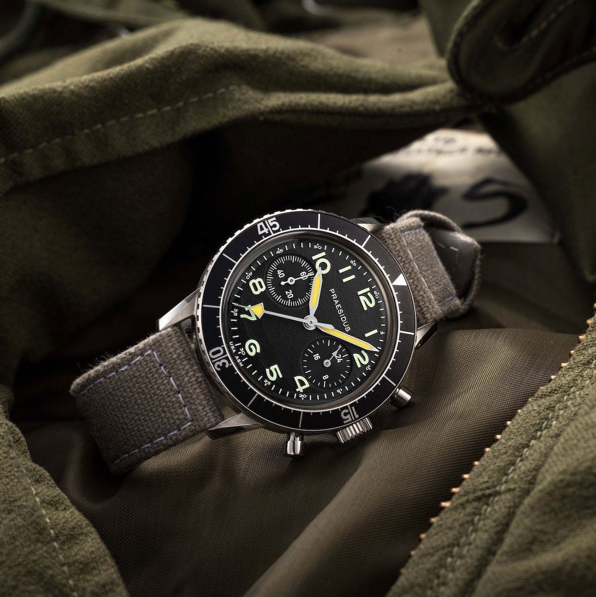 Praesidus Type H-75 – Light Gray Canvas - View 2