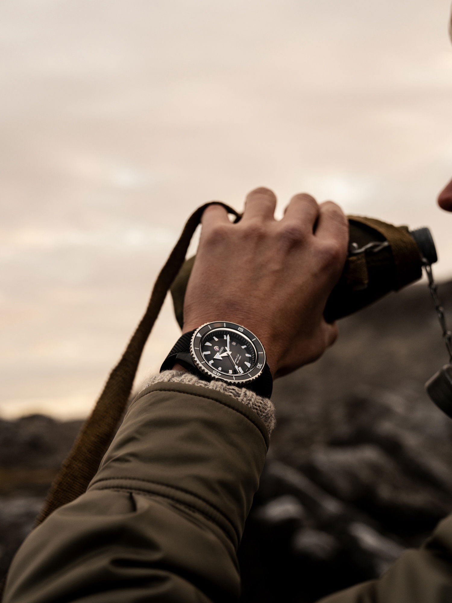 Rado Captain Cook High-Tech Ceramic Diver - View 3