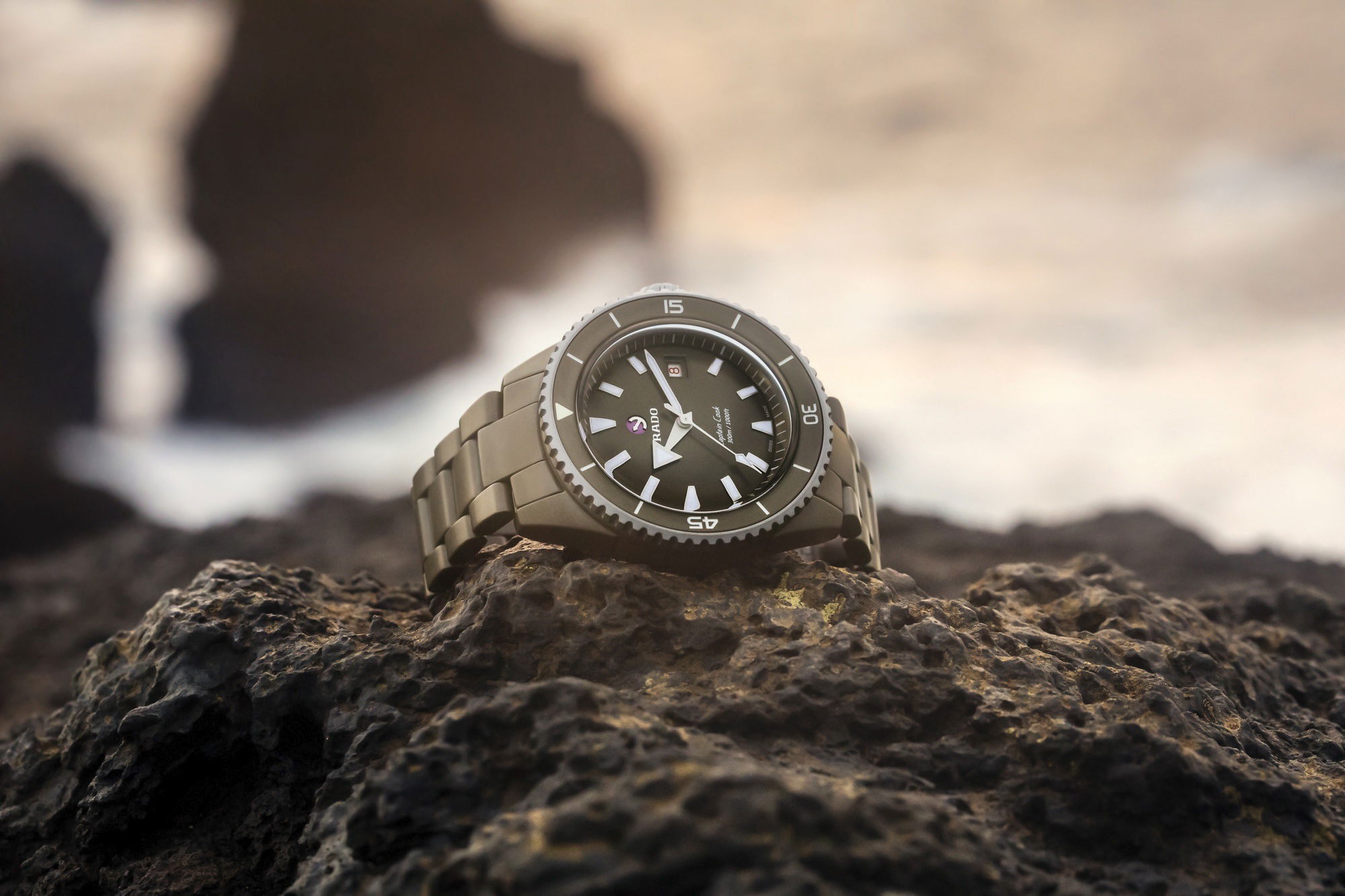 Rado Captain Cook High-Tech Ceramic Diver - View 2