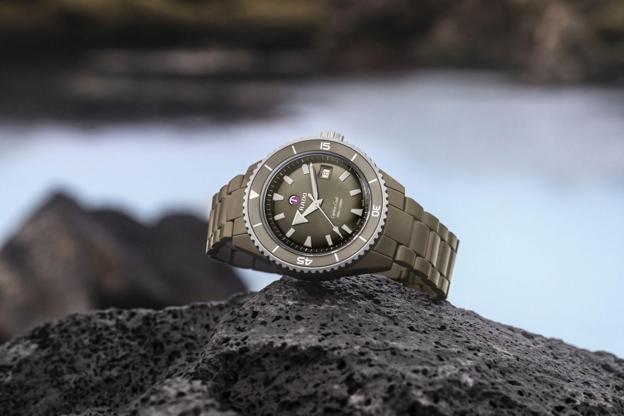Rado Captain Cook High-Tech Ceramic Diver - View 3