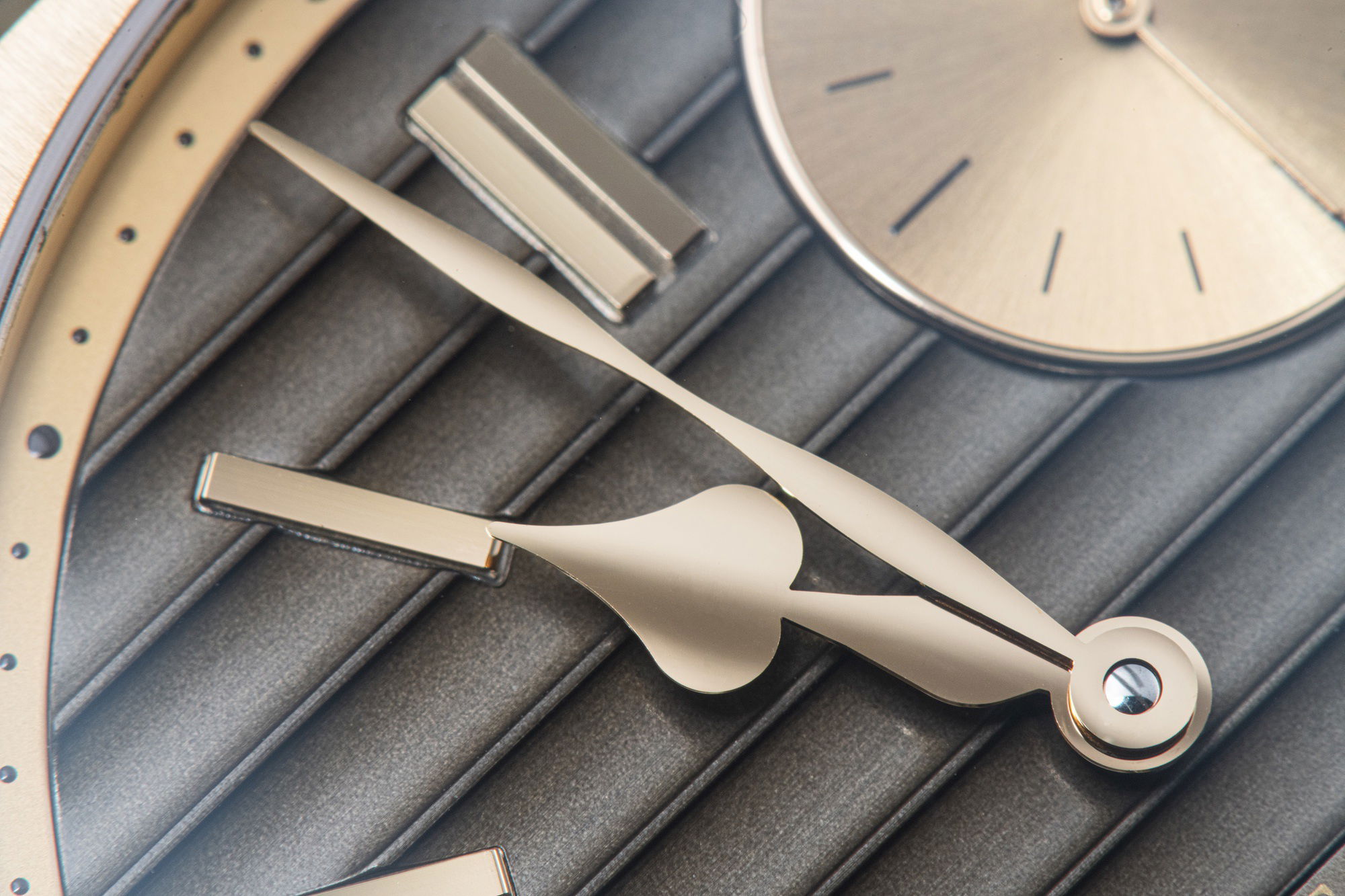 Speake-Marin Ripples Gold - View 3