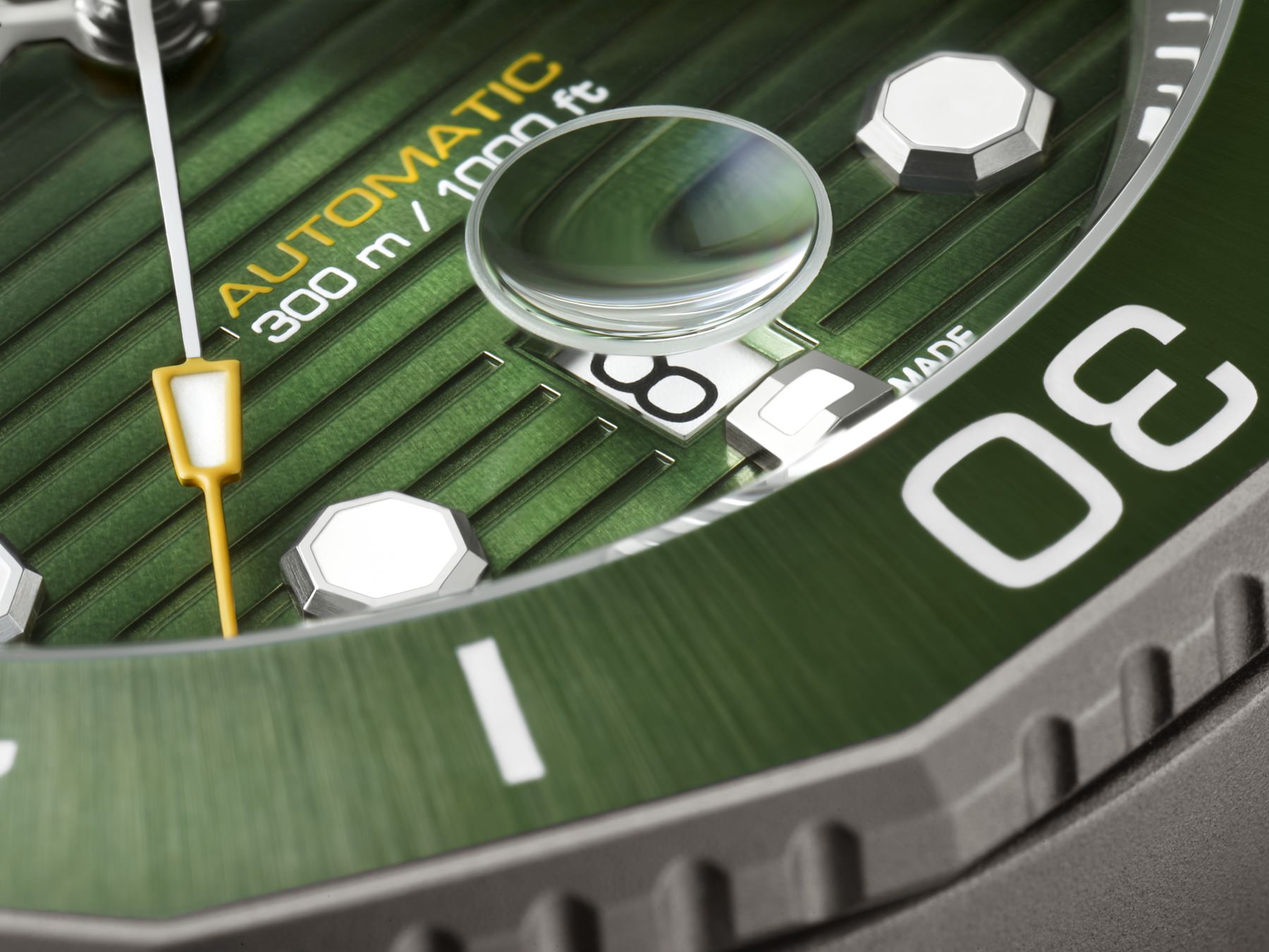 TAG Heuer Aquaracer Professional 300 - View 3