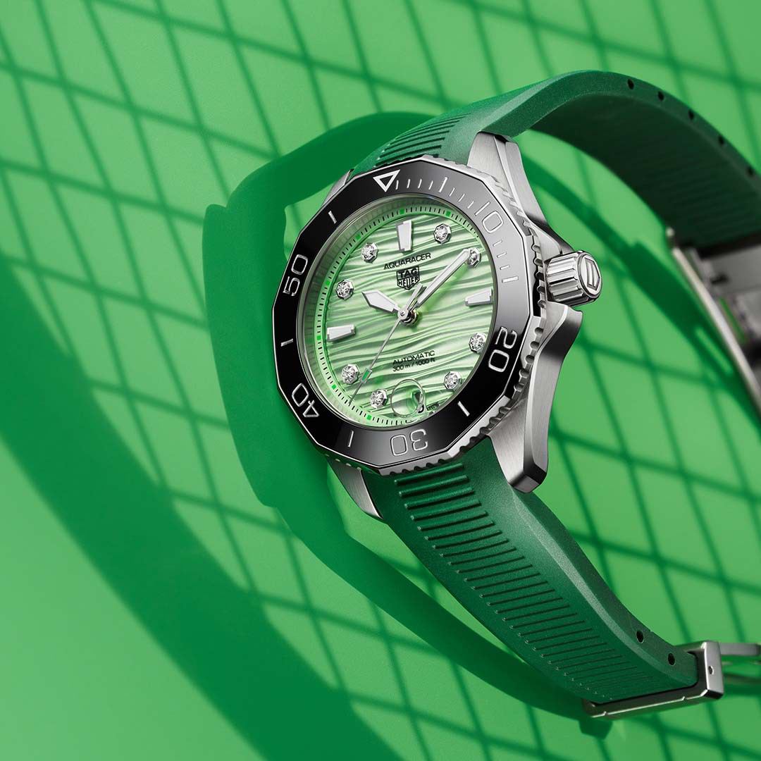TAG Heuer Aquaracer Professional 300 Naomi Osaka Limited Edition - View 3