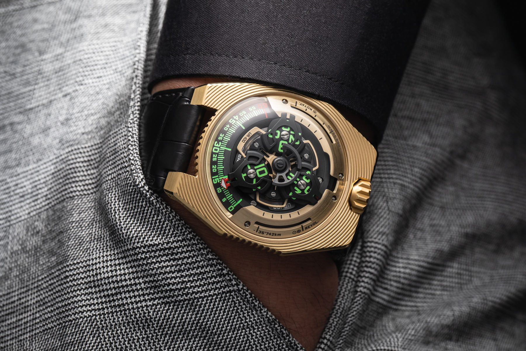 Urwerk UR-100 Electrum - View 2