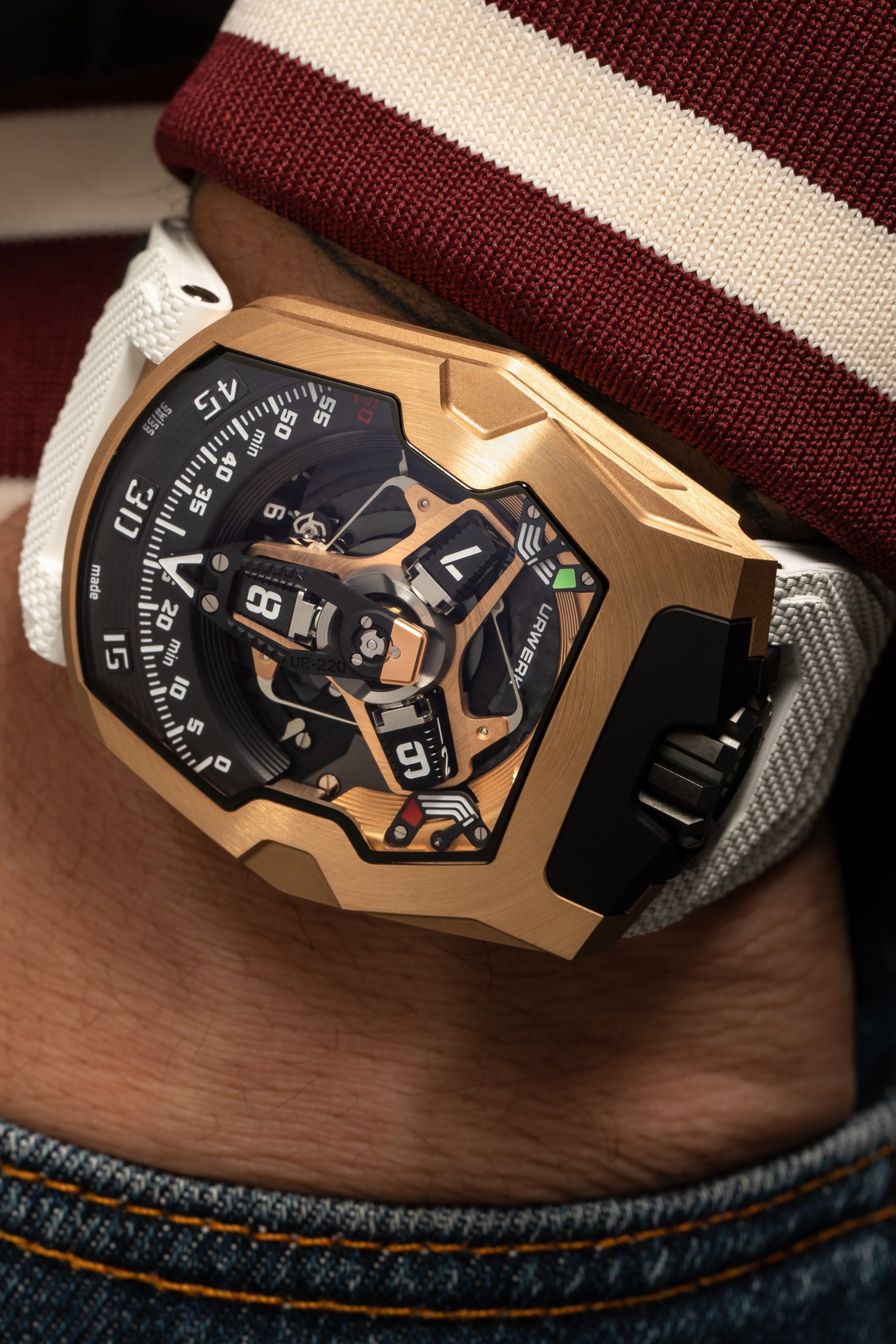 Urwerk UR-220 Red Gold - View 2