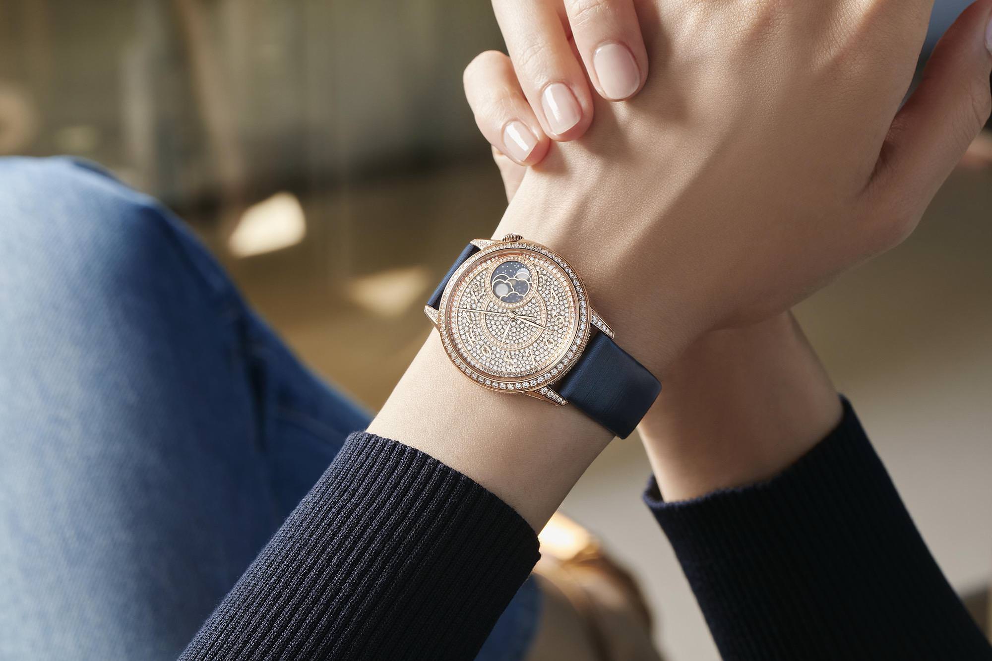 Vacheron Constantin Égérie Moon Phase Diamond-Paved - View 3
