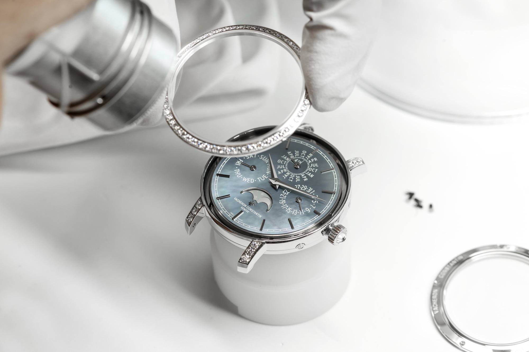 Vacheron Constantin Traditonnelle Perpetual Calendar Ultra-Thin - View 2