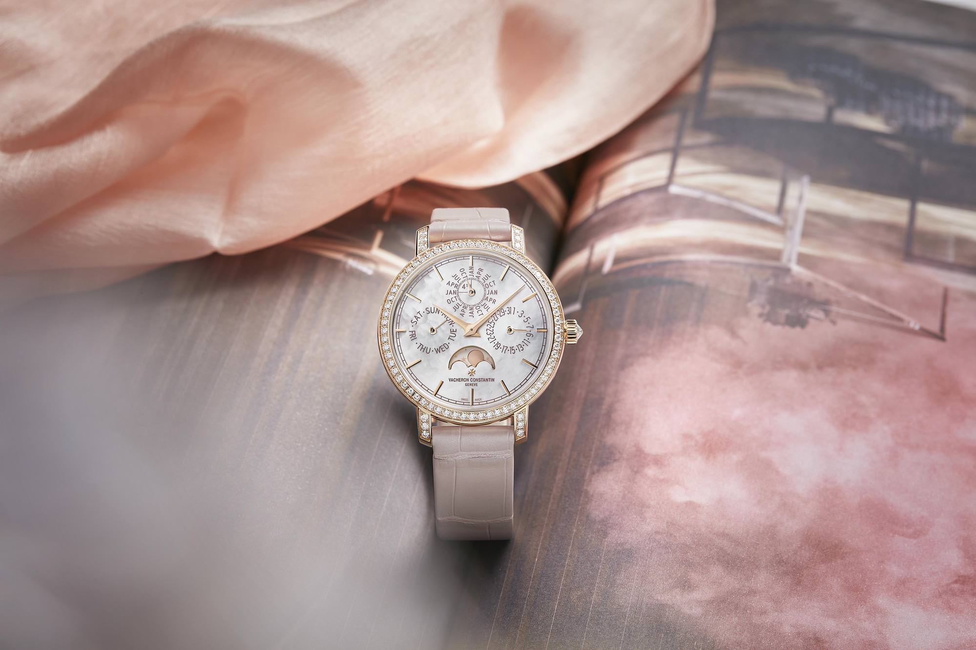 Vacheron Constantin Traditonnelle Perpetual Calendar Ultra-Thin - View 3