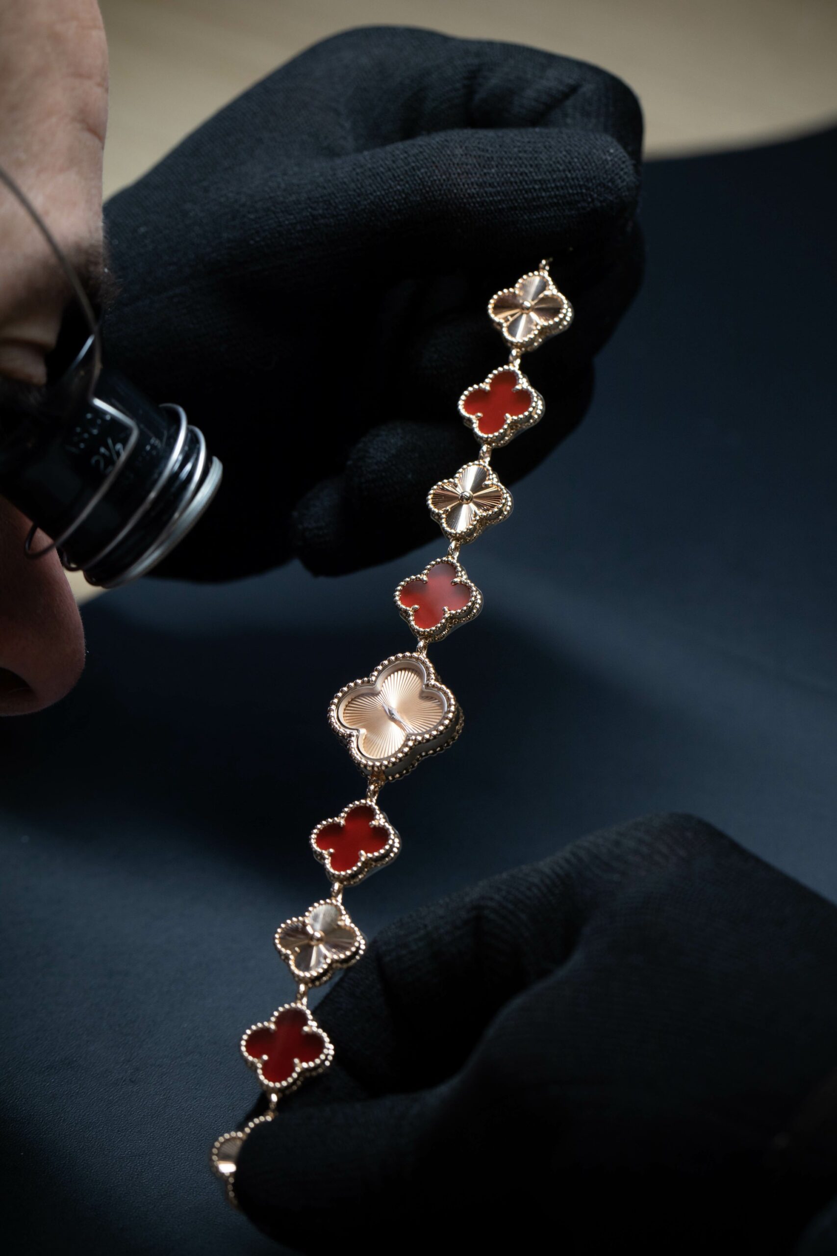 Van Cleef & Arpels Sweet Alhambra Watch - View 3